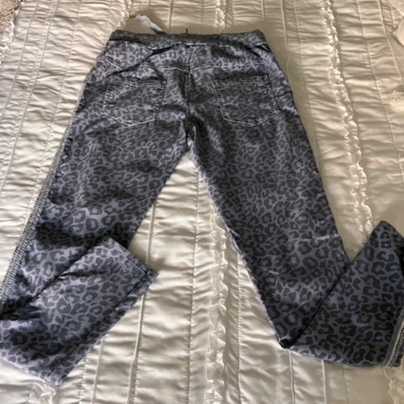 Italy Moda Leopard Print Jeans - Picture 7 of 11